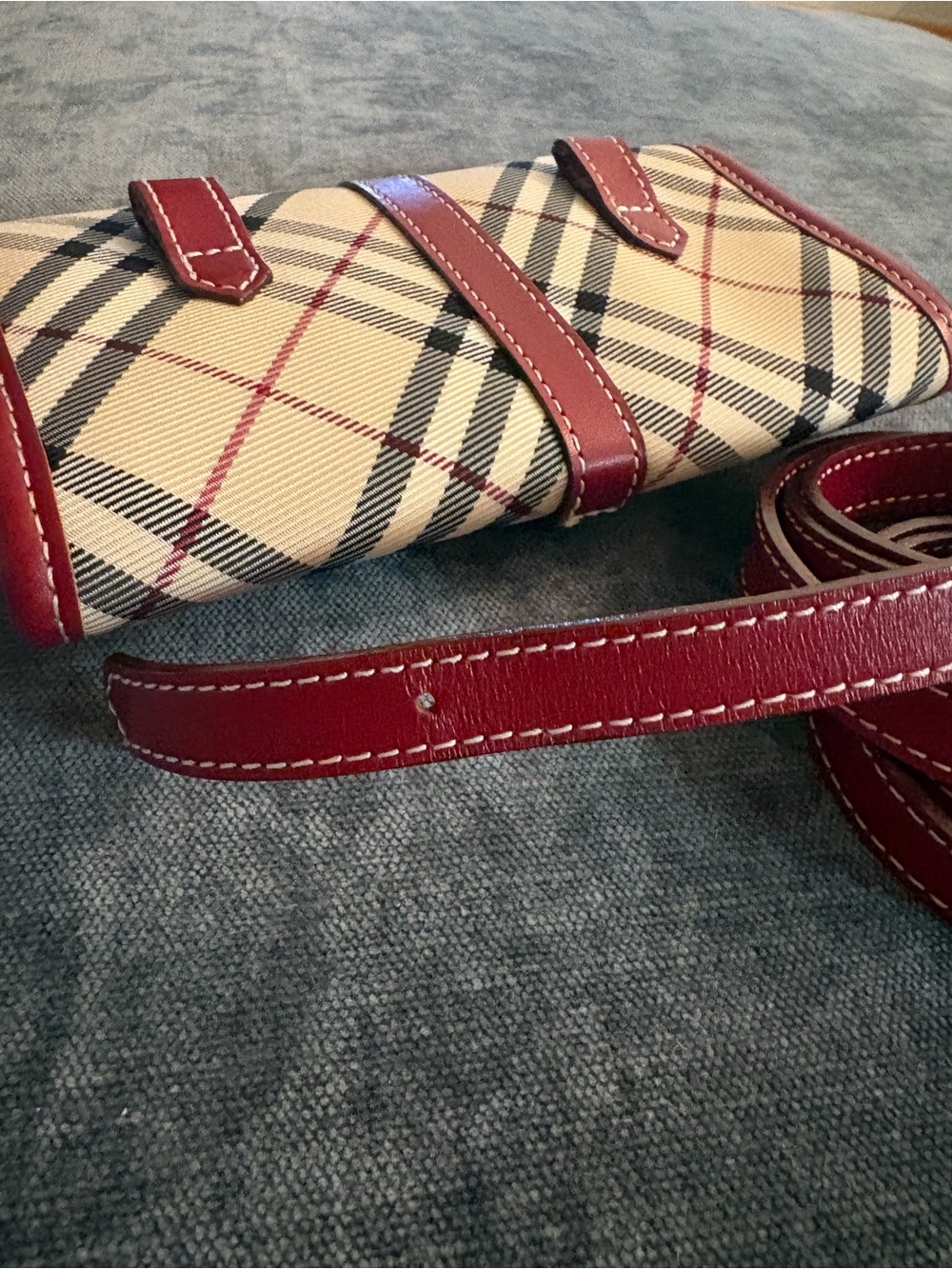 Authentic Burberry - Picture 3 of 6